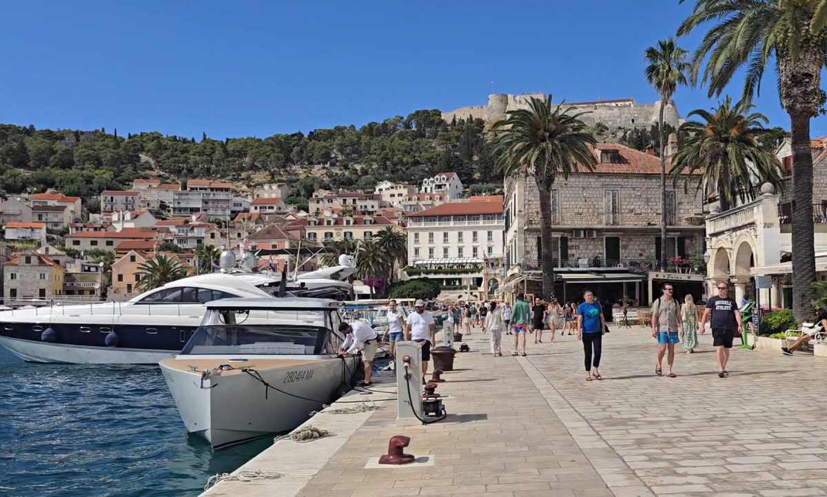 Novo divljanje u Hvaru - Nepoznati muškarac izudarao Nijemca po glavi!