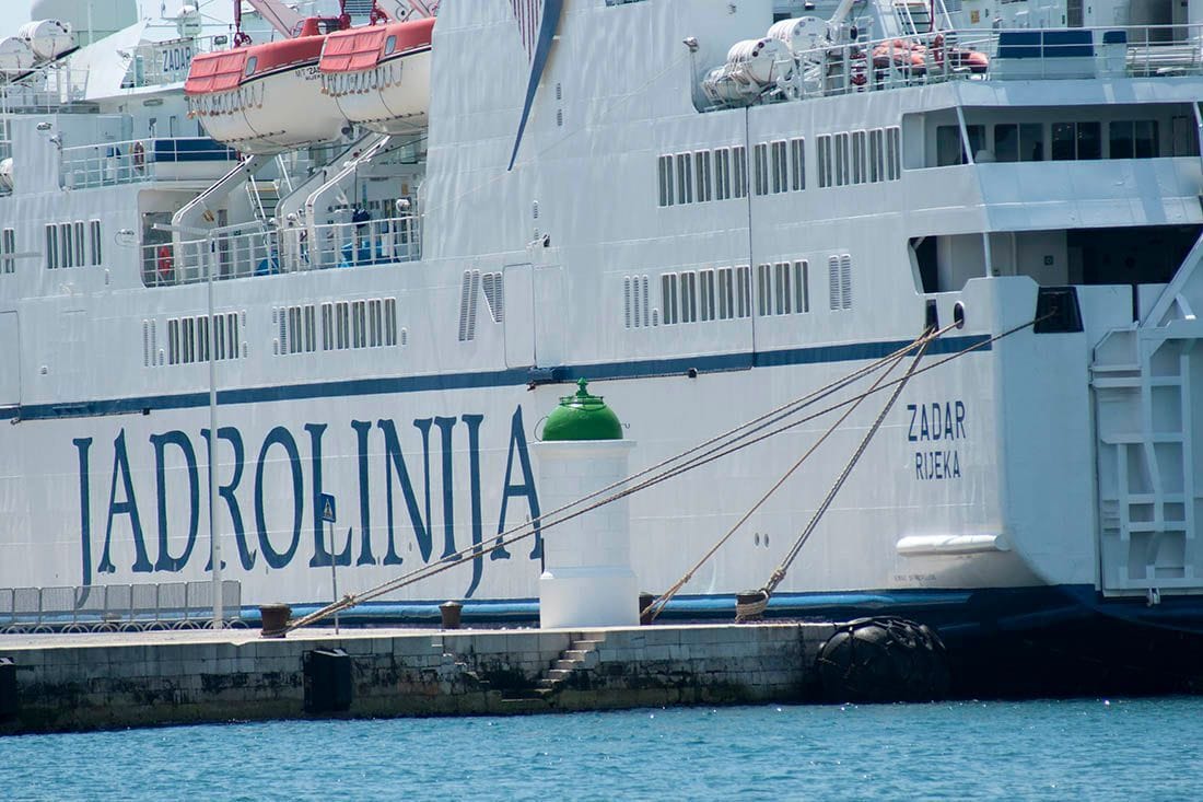Jadrolinija mora platiti odštetu putniku koji je 2019. pao na trajektu "Zadar!"