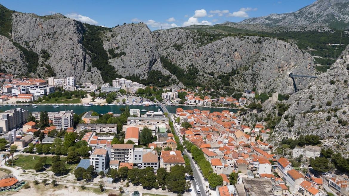 Nijemcima iznajmili apartman u Omišu bez ograde i rasvjete: "Majka pala u provaliju, a prava drama nastala je u bolnici - Satima je ležala u vlastitoj mokraći!"