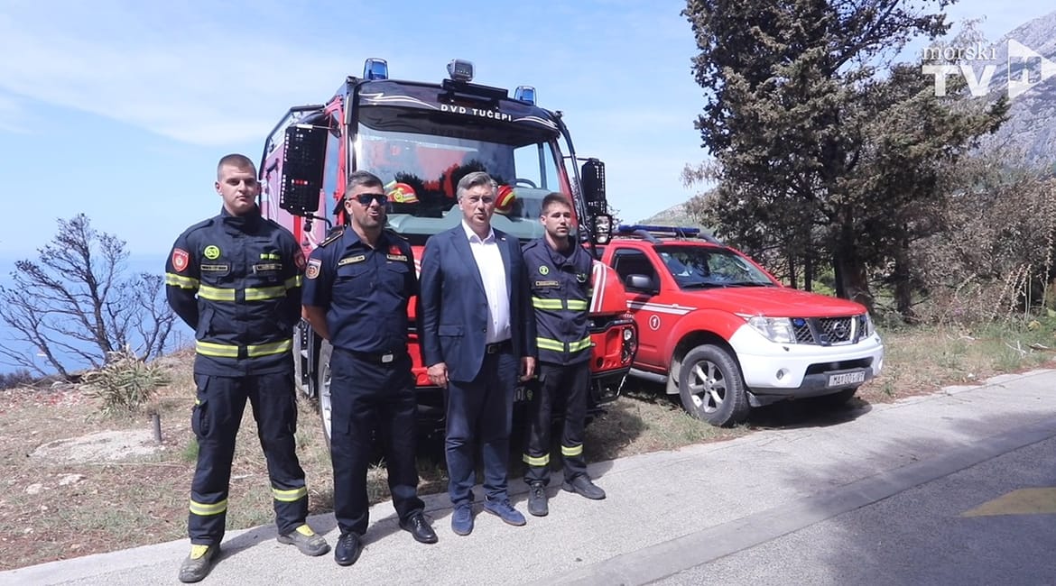 Plenković obišao zgarišta u Podgori i Tučepima: "Moramo naći način da vlasnike zapuštenih zemljišta učinimo odgovornima!"