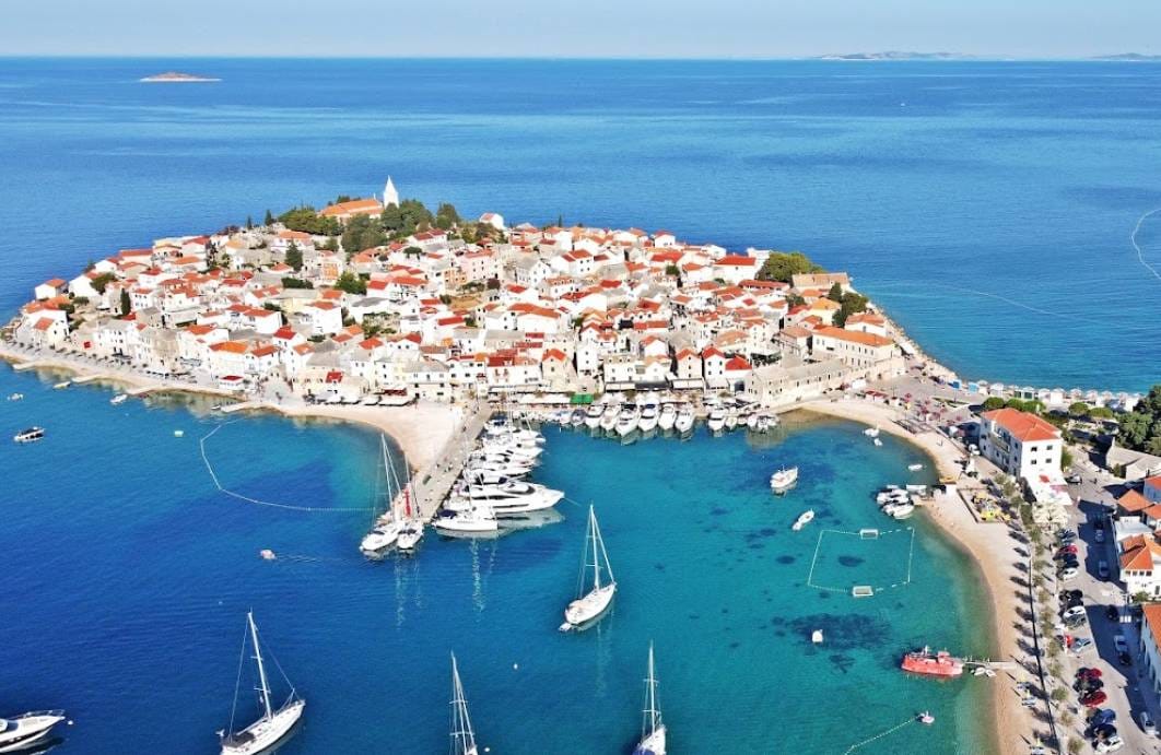 Čeh romobilom oborio ženu u Primoštenu i teško je ozlijedio