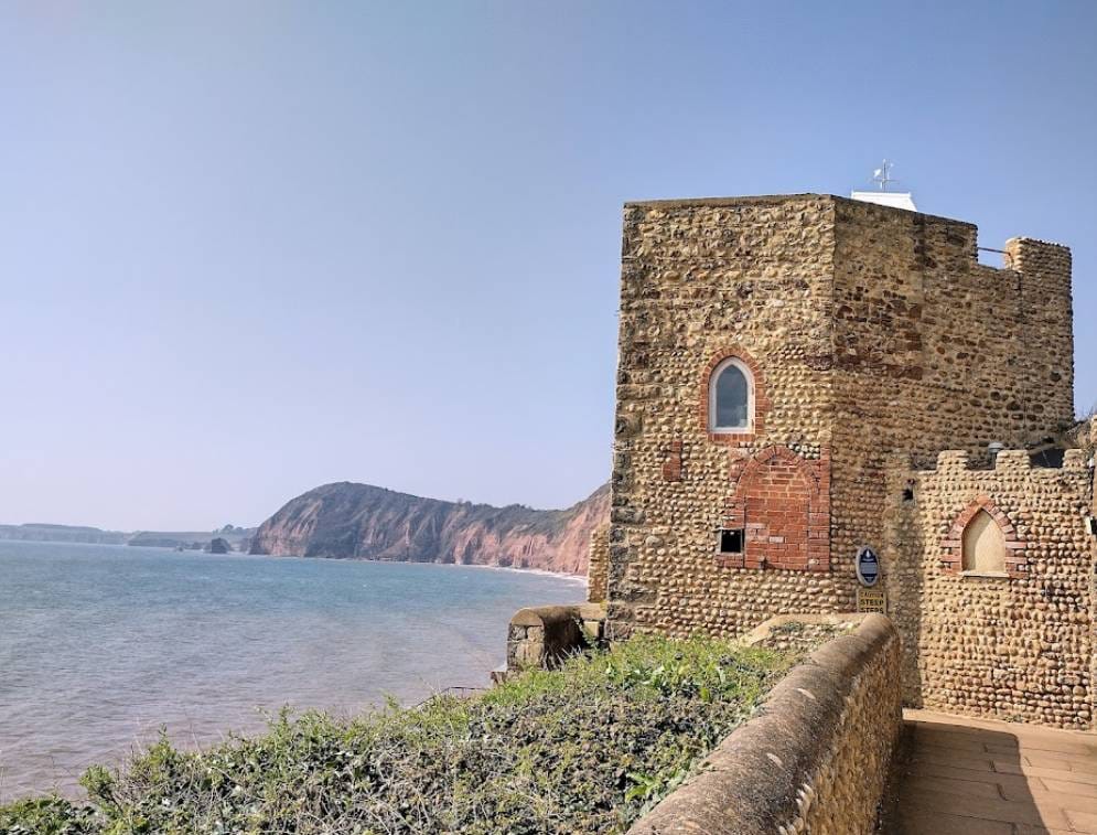 U Velikoj Britaniji ljudi su mirno ležali na plaži, a onda eksplozija i potpuna panika!