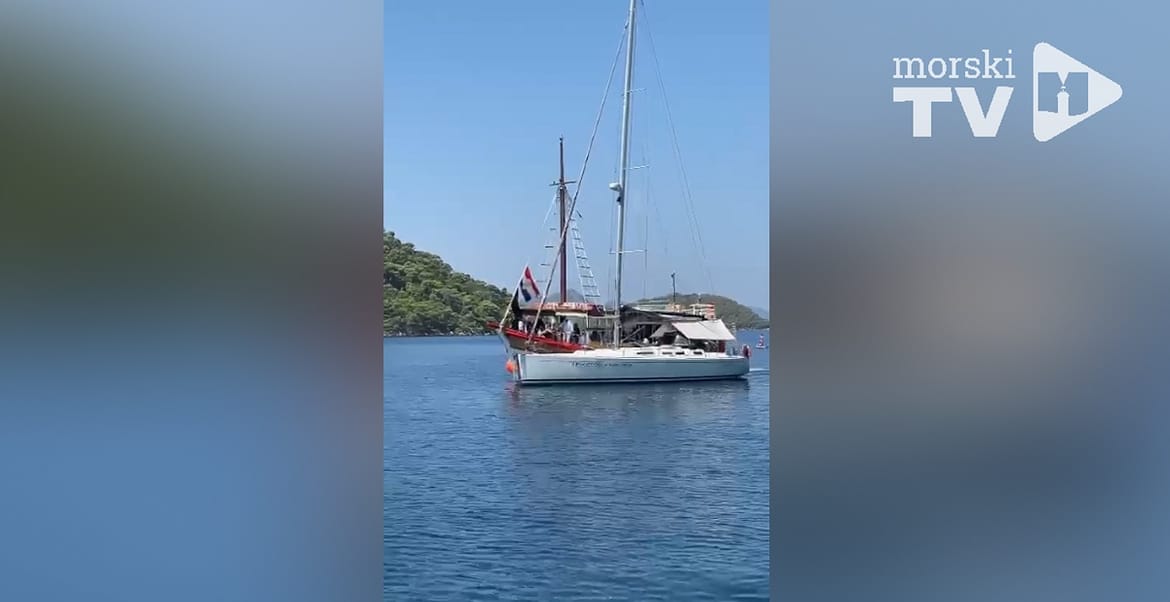 VIDEO Turistički brod u Elafitima udario u jedrilicu