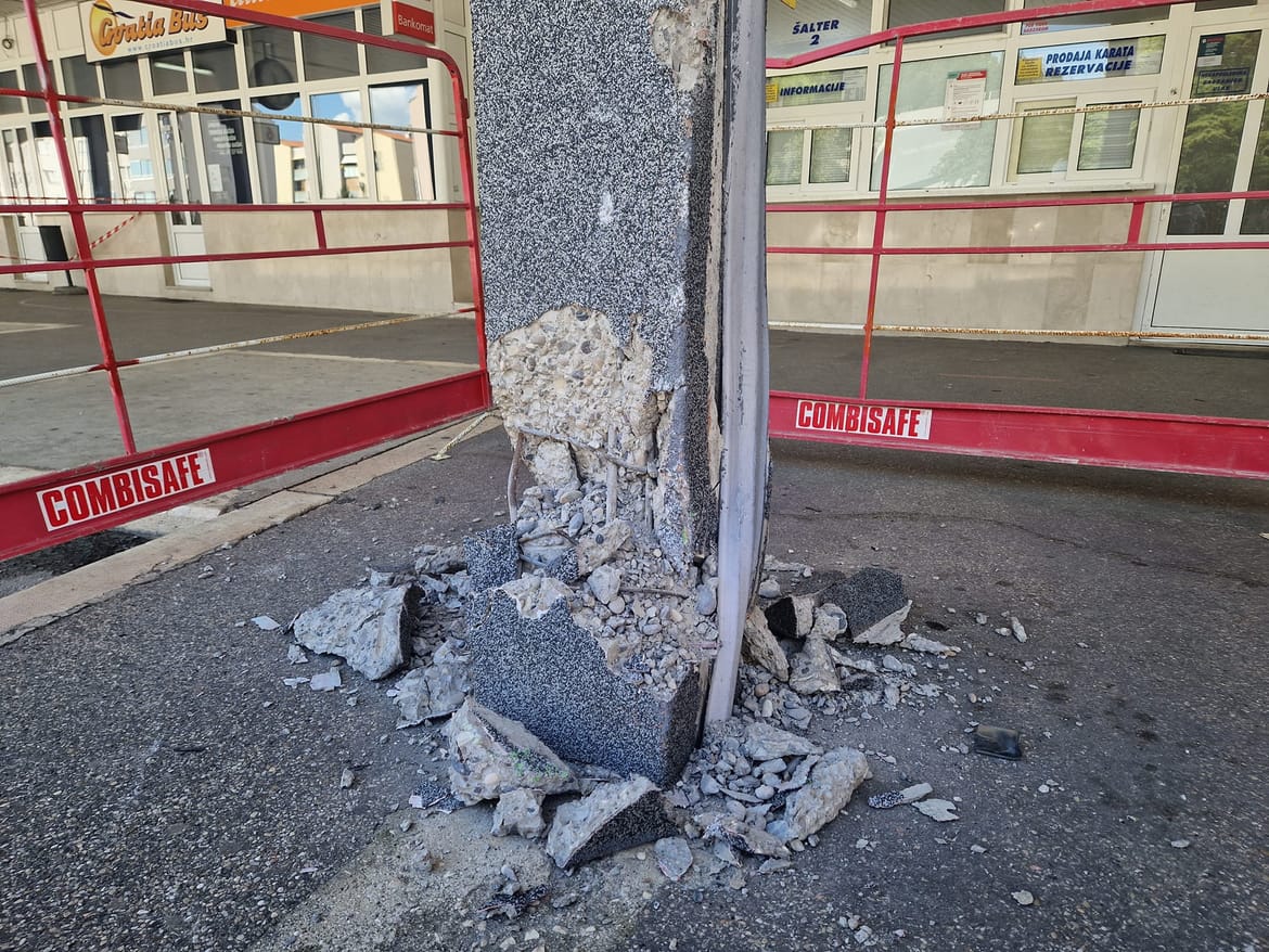 PLOČE Autobus Croatia busa se zabio u kolodvor