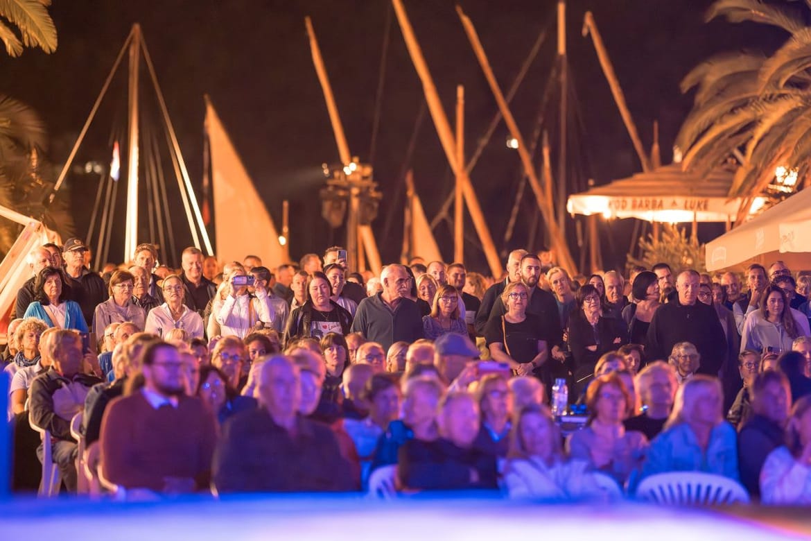 Subotnji šušur u starogradskoj vali tijekom festivala Dani u Vali