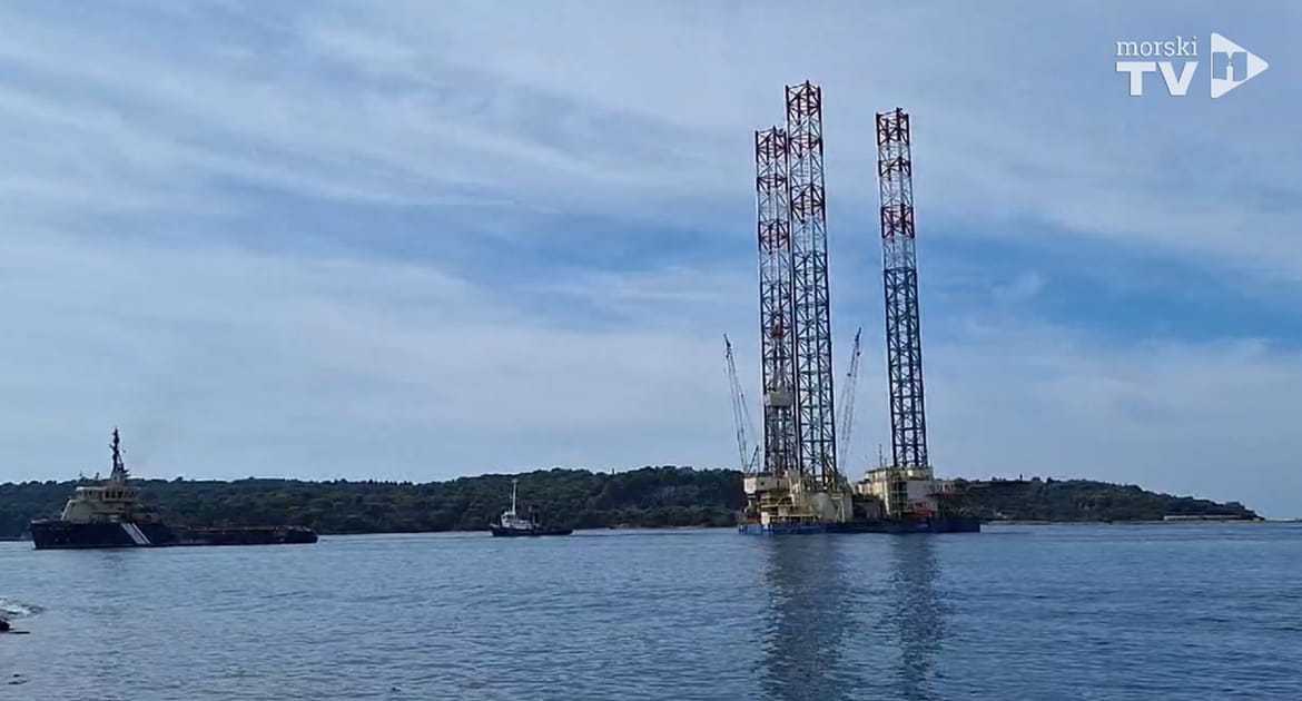 GODINAMA NAJVIŠA KONSTRUKCIJA PULE Nakon dugog remonta, isplovila platforma Labin