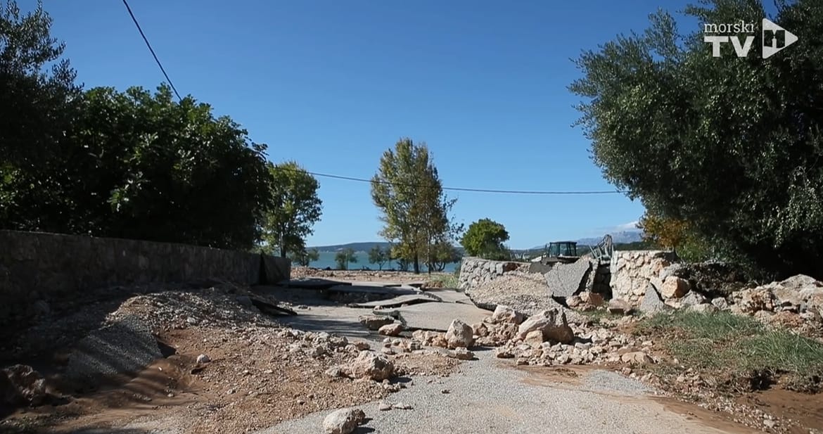 OVO SU POSLJEDICE Vodena bujica prohujala je Mekom Dragom na ušću Zrmanje i ostavila katastrofu