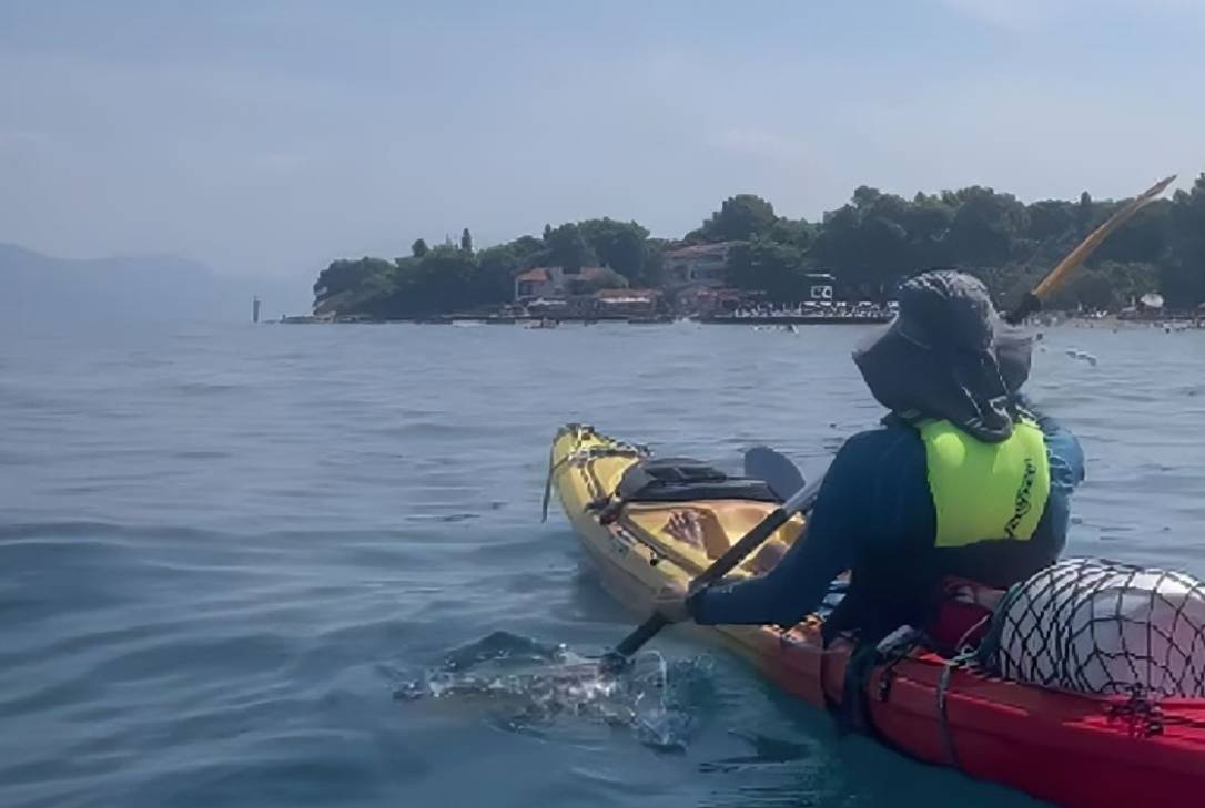 Dva prijatelja s Bačvica kajacima krenula prema Supetru!