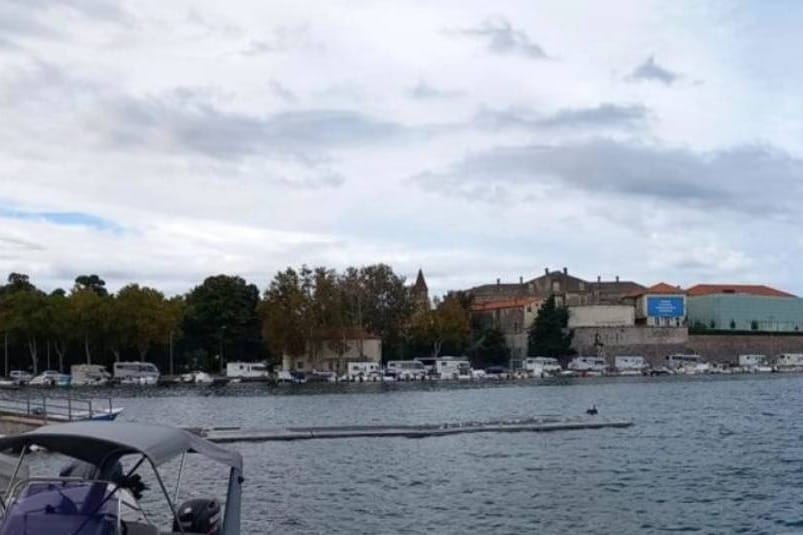 Kamperi "okupirali" zadarsku obalu unatoč zabrani parkiranja!