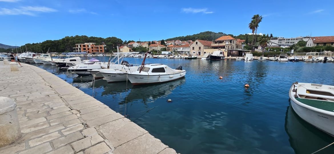 UTJERIVAČI DUGOVA S HVARA Za 100 eura Peruanca uboli nožem u leđa!