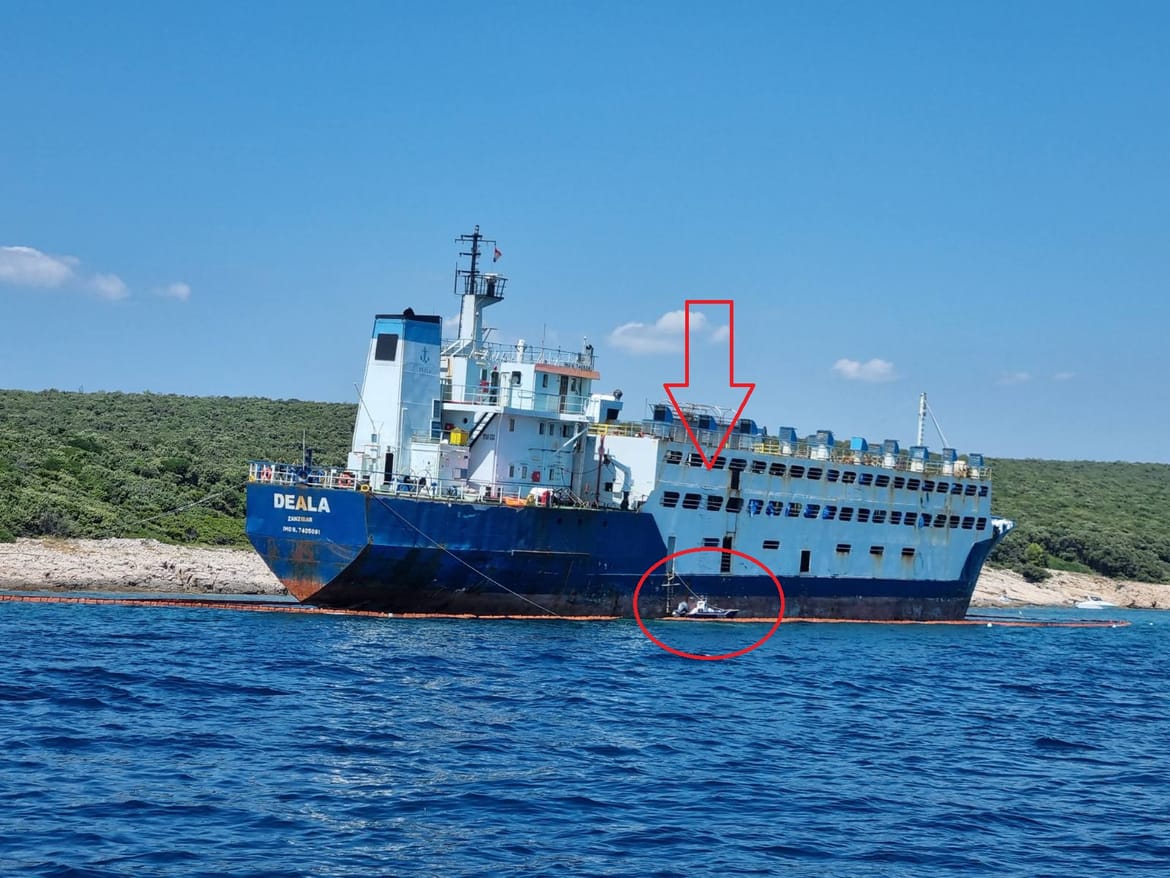 U travnju ga obećali odsukati za 30 dana - Sad je rujan: "Postavljene su i viseće ljestve, svatko se penje i krade sve što može!"