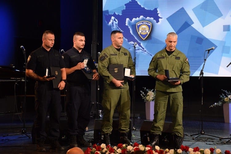 Splitska krim policija dobila glavnu godišnju nagradu na svečanosti u Zagrebu: "Riješili su 100% kaznenih djela!"