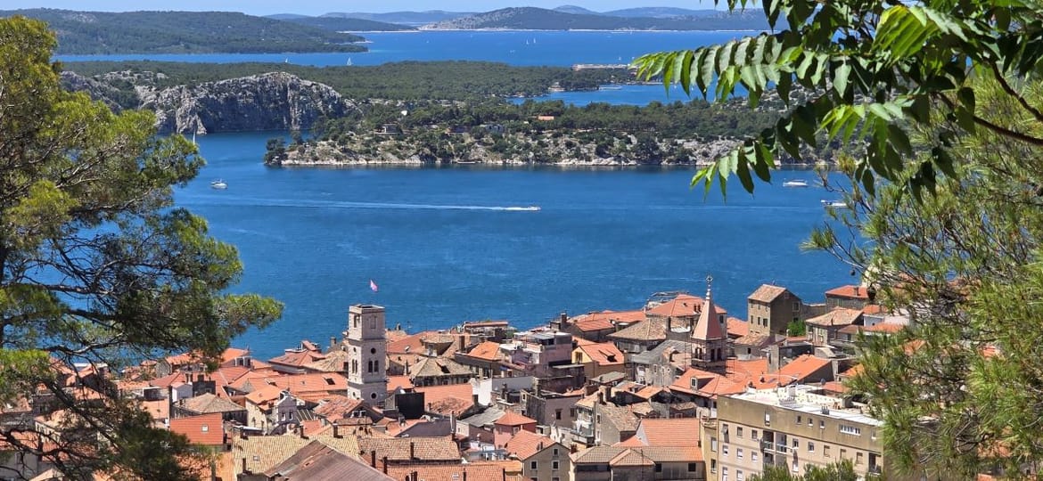Većinom sunčan ponedjeljak na Jadranu uz umjerenu buru, tijekom dana i jugo