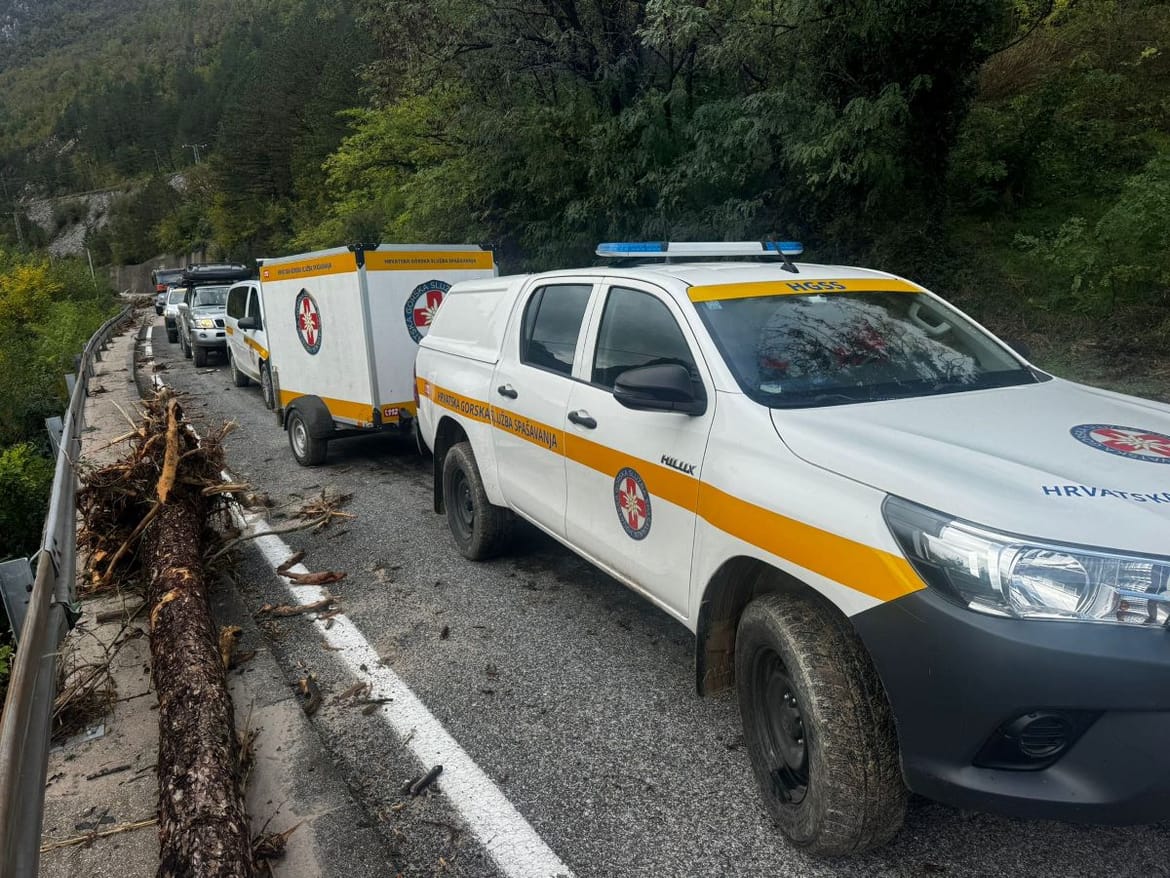 Dalmatinski HGSS-ovci se vratili kućama iz BiH: "Tu smo za sve kojima pomoć treba, bez obzira na granice!"