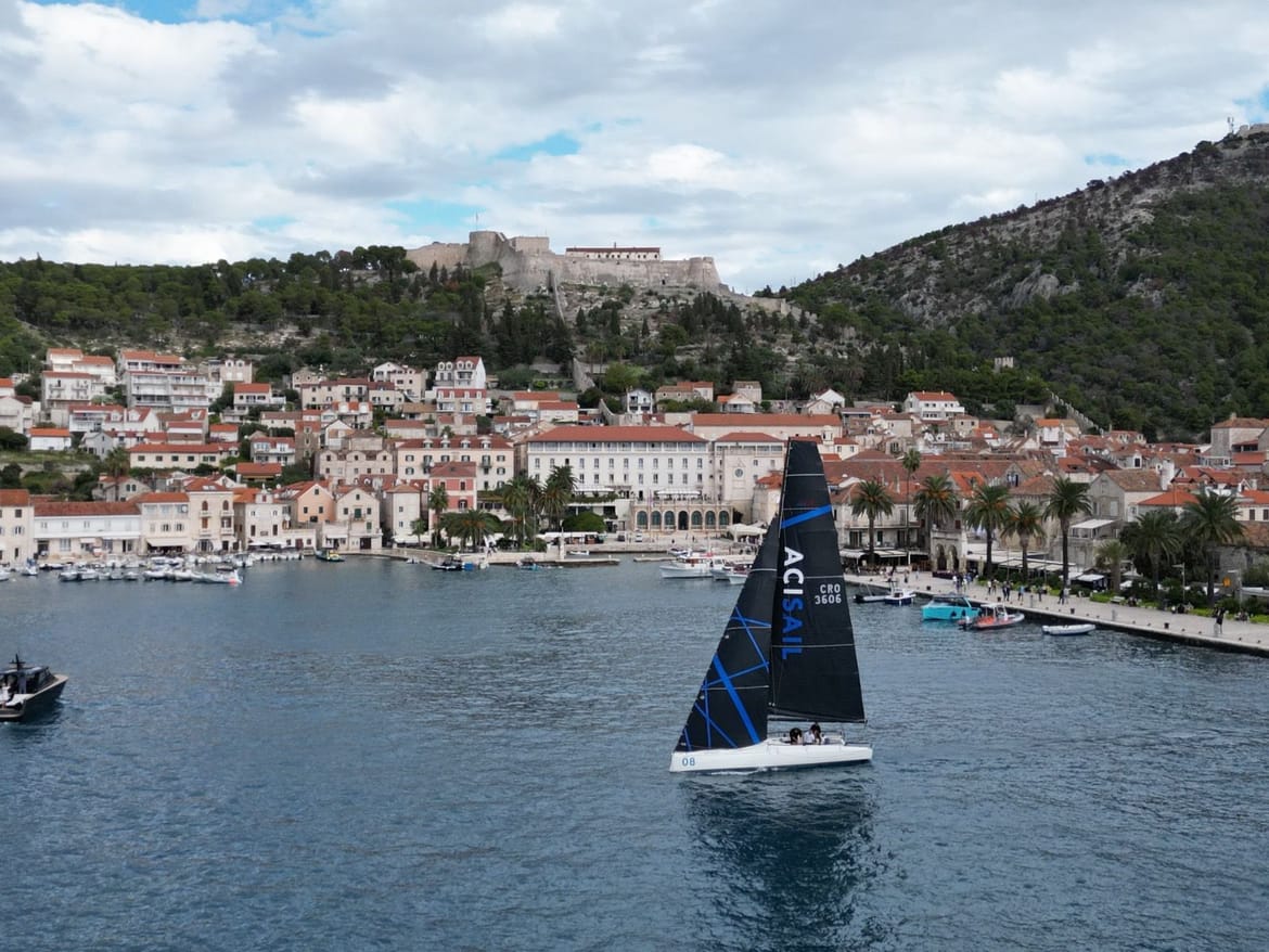 Regata za mlade do 23 godine na Hvaru, a onda stižu i seniori!