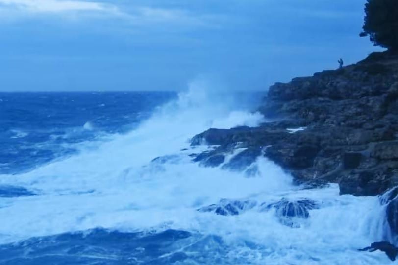 Za jakog nevremena na pulskoj plaži pronađeno mrtvo tijelo!