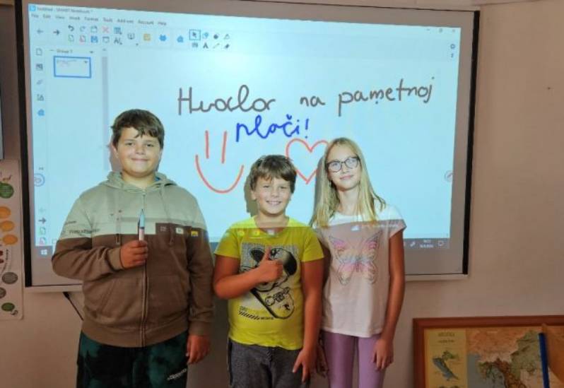 Tankerska plovidba opremila učionicu na Olibu koju pohađa - 3 učenika!