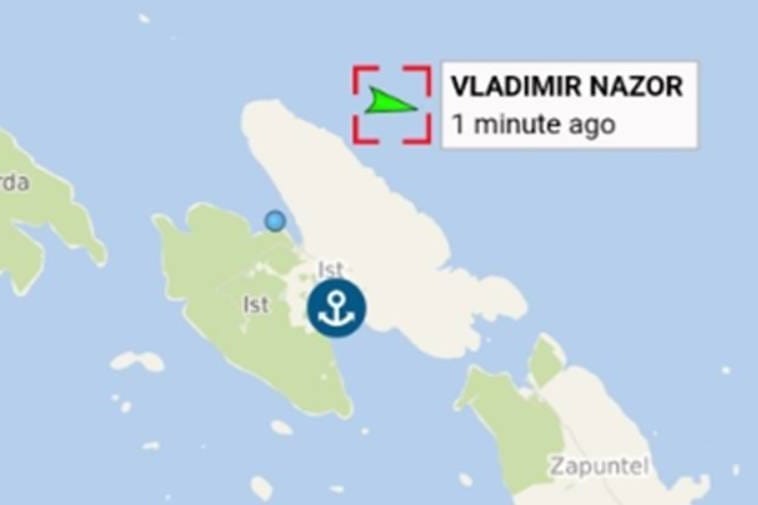 NOVA MUKA PO RAMPI? Trajekt Jadrolinije 45 minuta stajao ispred Ista, građani javljaju da nije mogao spustiti rampu!