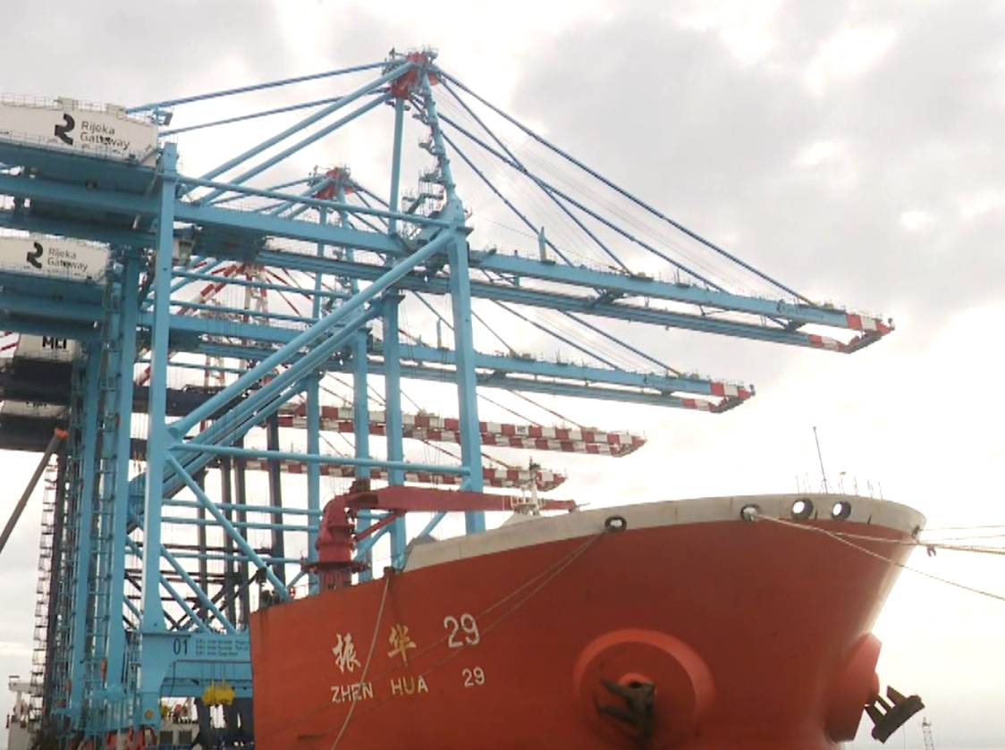 Postavljene nove kontejnerske dizalice u riječkoj luci