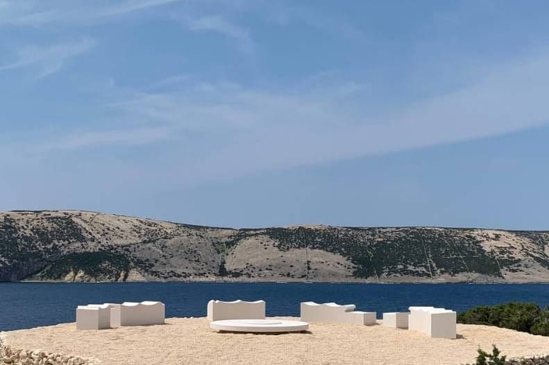 SPOMENIK RIBARIMA Vidikovac staronovaljskih ribarskih pošti