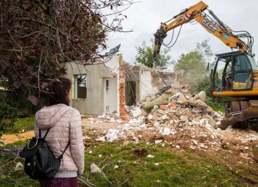 Samohrana majka bespravno izgradila objekt u Umagu - Srušen je, a ona se pita: "Što je s moćnicima koji bespravno grade vikendice diljem Istre?"