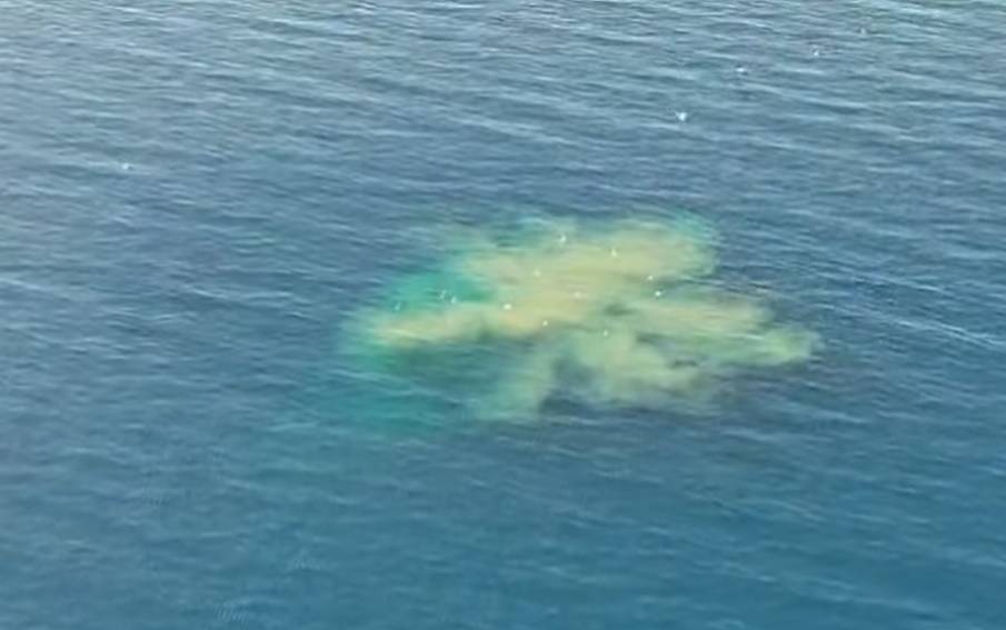 UZNEMIRUJUĆE! Onečišćenje u bračkom kanalu kod Supetra - više puta na istom mjestu