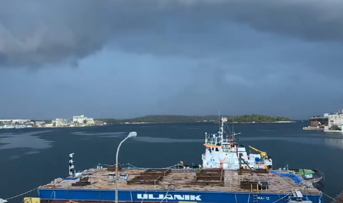 Oblačno s još uvijek povremenom kišom, puhat će bura na sjevernom i srednjem Jadranu, a na južnom jugo