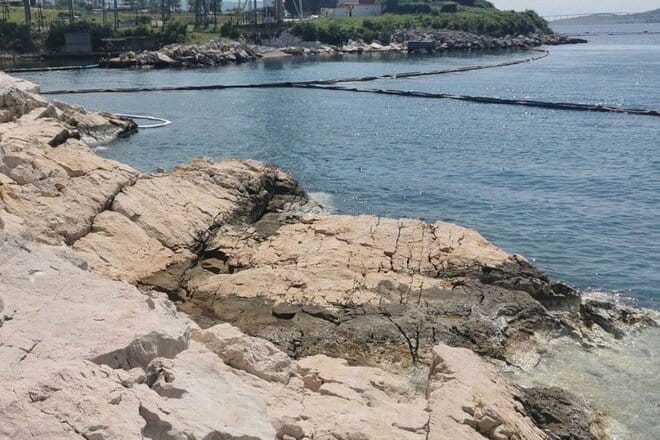 Stanovnici Kvarnera objavili peticiju: "Tražimo osnivanje Vijeća za praćenje sanacije onečišćenja mora i podzemlja od rafinerije Urinj!"