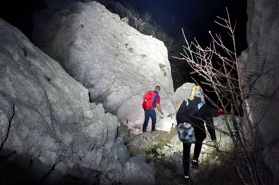 Zadarski HGSS-ovci spašavali dzorijentiranu planinarku