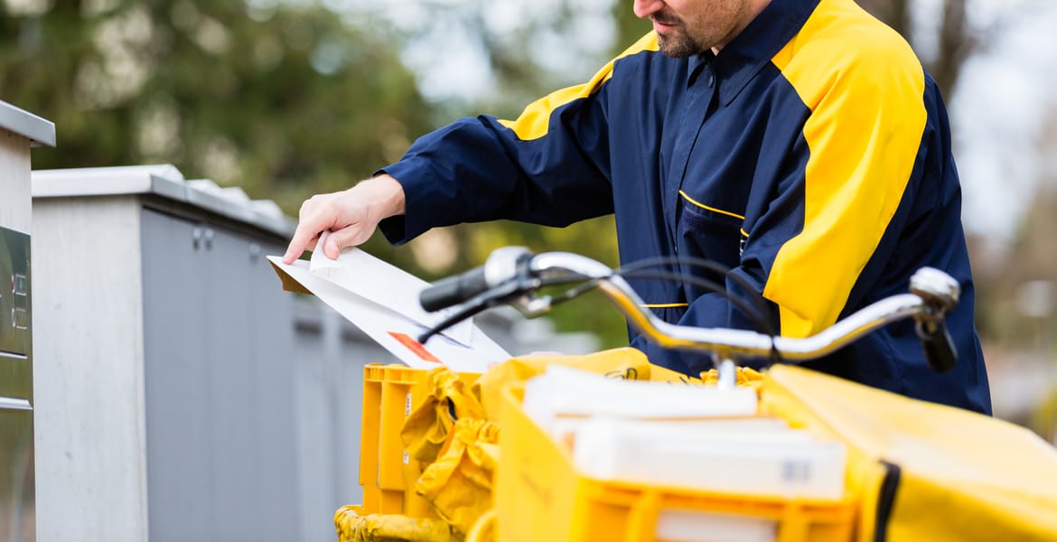 Pada promet uslužnih djelatnosti, najviše proizvodnja filmova i tv programa te poštanske usluge