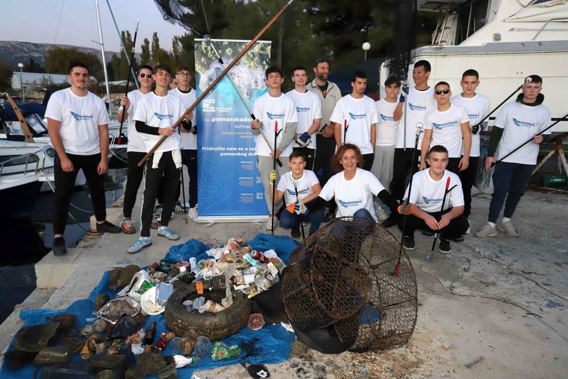 Učenici Pomorske škole Split očistili more i podmorje u lučici Mornar