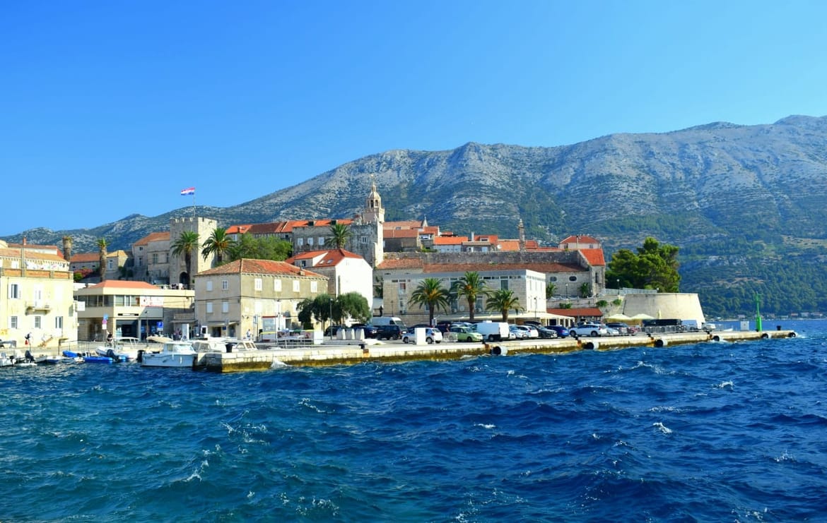 Na Jadranu sunčano uz buru