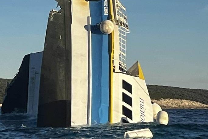 AKO VRIJEME DOZVOLI U ponedjeljak se iz "Princa Zadra" vadi gorivo da ne dođe do ekološke katastrofe.Hoće li se brod vaditi iz mora?