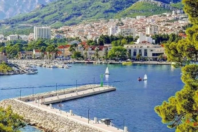 Amerikanka u Makarskoj organizira žensku zajednicu