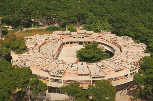 Nekadašnje arhitektonsko čudo u Makarskoj danas je polu ruševina