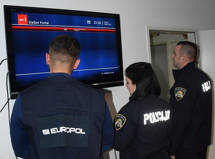 OTKRIVENO ČAK 102 OSUMNJIČENIH! Europska tijela za provedbu zakona zaustavila pružatelje nezakonitih IPTV usluga