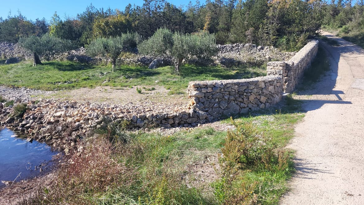 SRUŠEN SPORNI ZID U BILICAMA Kad bi ovako brzi bili i na ostatku Jadrana...