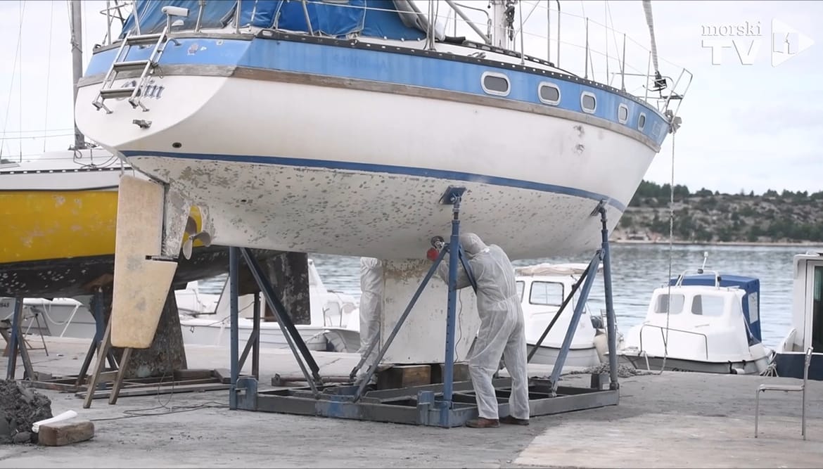 Brušenje brodova u šibenskom Docu uz samo more
