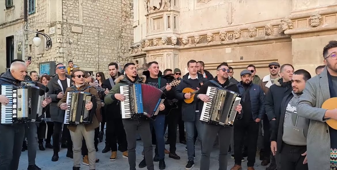 SVI ŠIBENSKI PIVAČI Ispod kupole katedrale svetog Jakova - Otvorena tradicija za dan nakon Božića