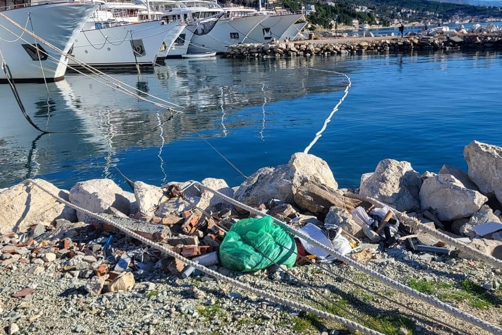 Ministarstvo mora oglasilo se o potonuću broda u luci Krilo: "Došlo je do površinskog onečišćenja mora"