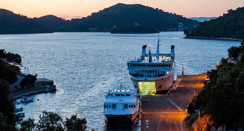 Stanovnici Lastova: "Četiri dana trajekti i katamarani ne dolaze, brod Parka prirode putnike je dovezao iz Vela Luke!" - Jadrolinija: "Radimo sve što možemo!"