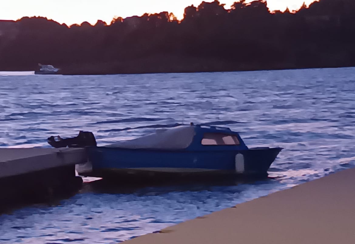 ZNATE LI VLASNIKA? Puknuo mu krmeni konop u lučici Nin: "Nasadio se pentom na rivu!"