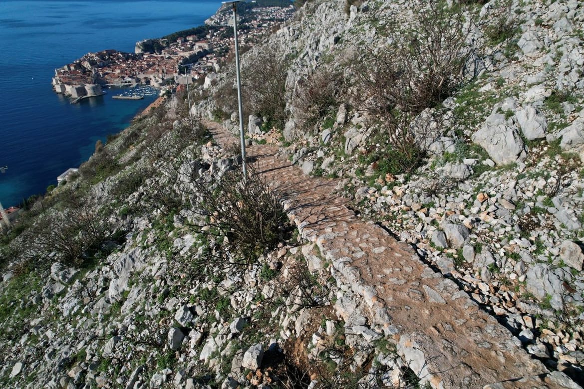 Obnovljen pješački put na brdu koji je bio važna tranzitna spona u povijesti i s kojeg puca nezamisliv pogled na Dubrovnik