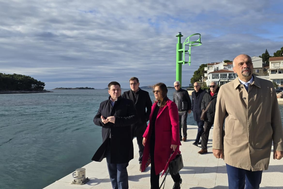 Ministar Butković otvorio novu rivu u Tribunju: "Nastavlja se renesansa hrvatske obale!"