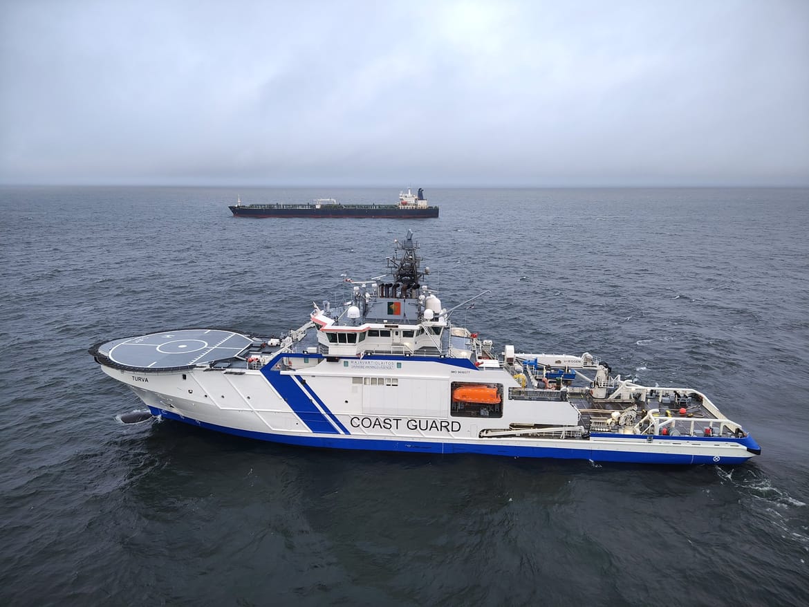 Finska obalna straža upala na ruski tanker i premješta ga u luku