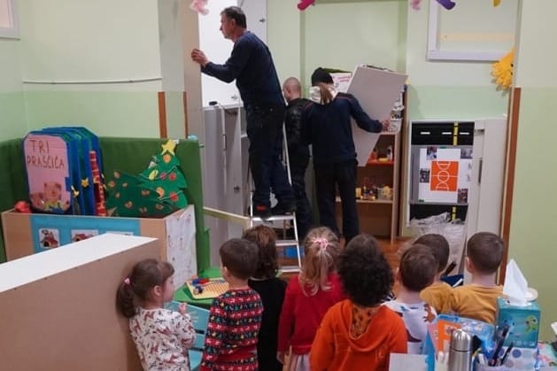 Majstori Iskra brodogradilišta Šibenik izradili i montirali namještaj za dječji vrtić "Pčelica”