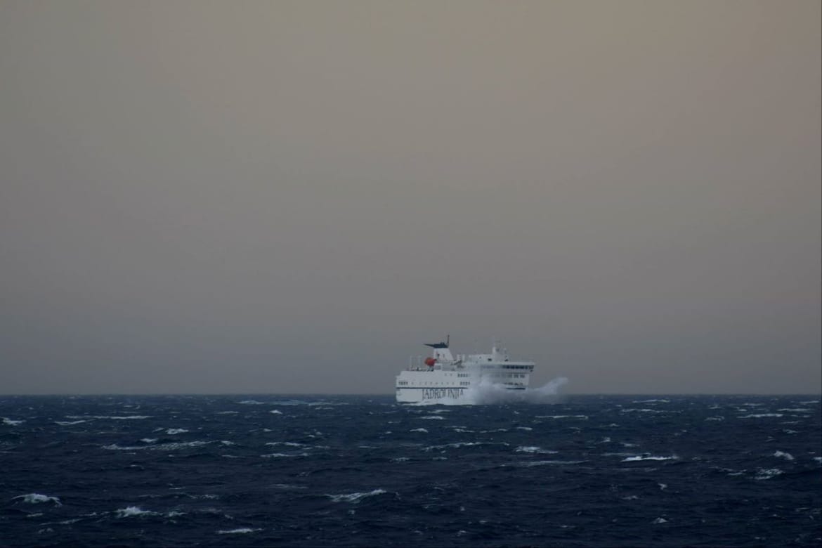 NEPOVOLJNI UVJETI NA JADRANU Jadrolinija poslala priopćenje: "Naše posade prate procjene i sigurnosna upozorenja"