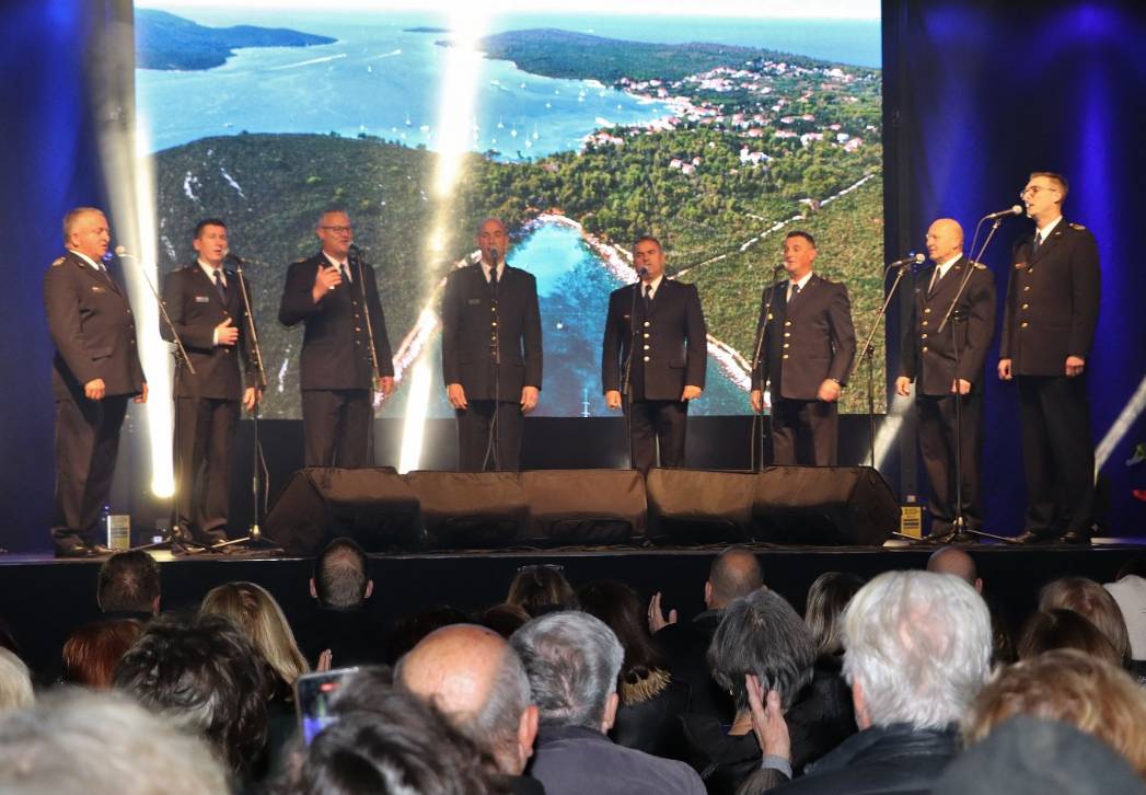 Na humanitarnom koncertu Klape Sv. Juraj – HRM na Ugljanu prikupljeno 4970 eura