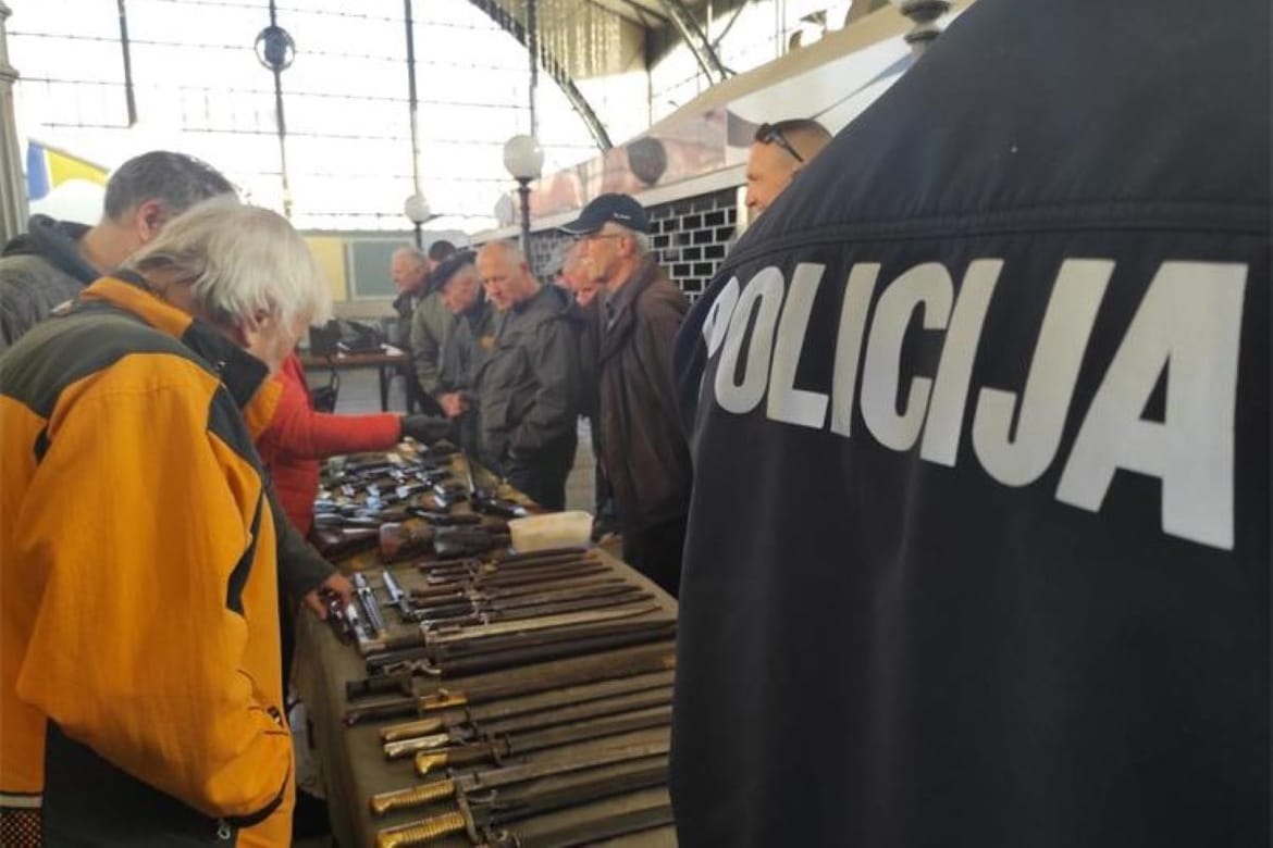 Izložbom starog oružja u Puli provedena preventivna akcija "Manje oružja, manje tragedija"