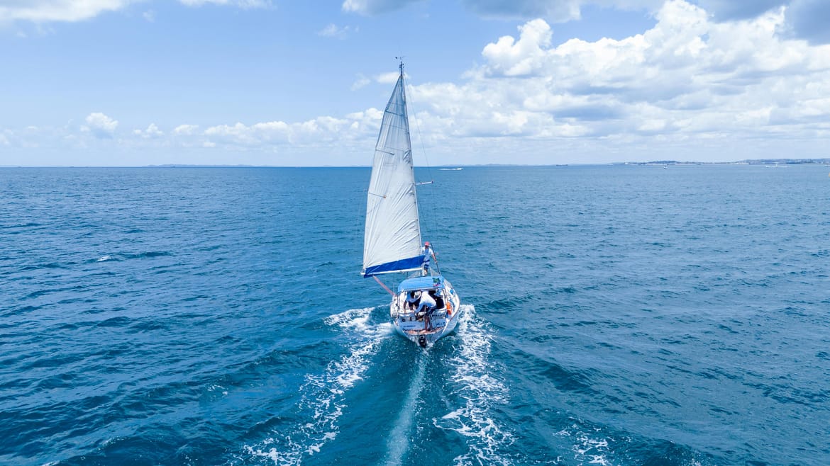 Jedriličar tijekom regate pao u more usred Atlantika - traje velika potraga!